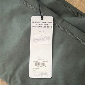 ALO Yoga Low-Rise Foldover Leggings in Dark Green